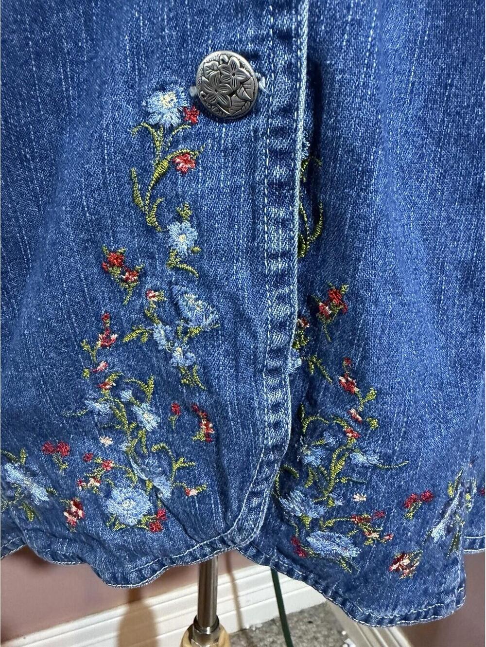 Studio Ease Woman Denim Top 20W Floral Embroidered Short Sleeve Button Front - Picture 3 of 9
